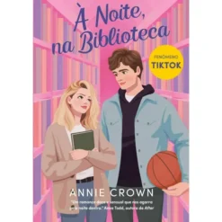 À Noite, na Biblioteca de Annie Crown